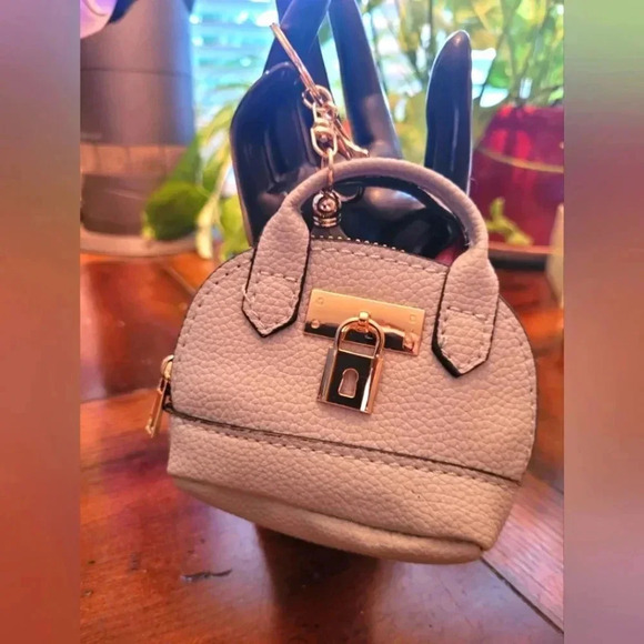 Miniature handbag charms You get one - Picture 3 of 15